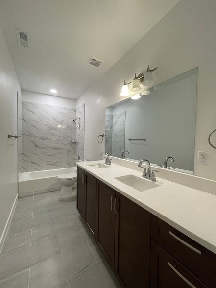 Building Photo - 6373 S Largo Vis Dr