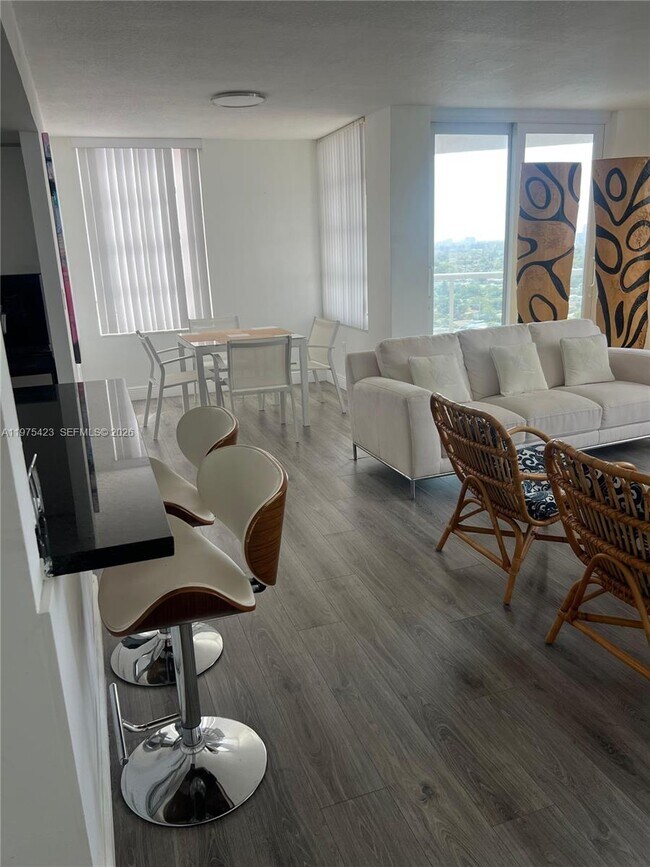 Building Photo - 1351 NE Miami Gardens Dr