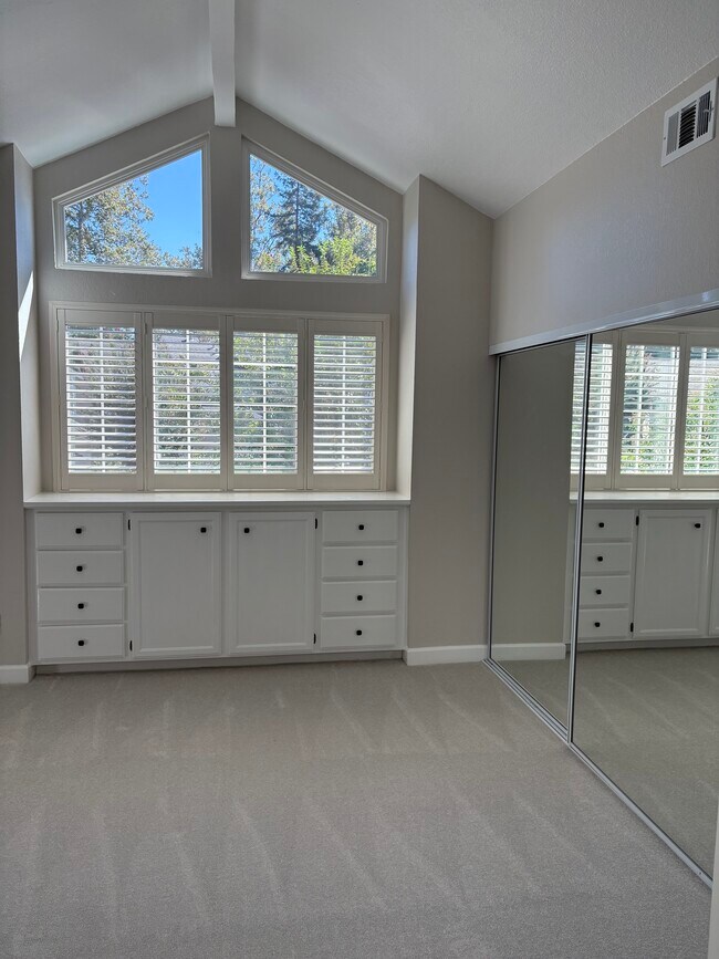 Building Photo - 1938 Stratton Cir