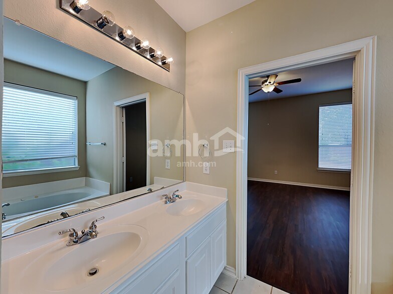Building Photo - 1218 Kynette Dr