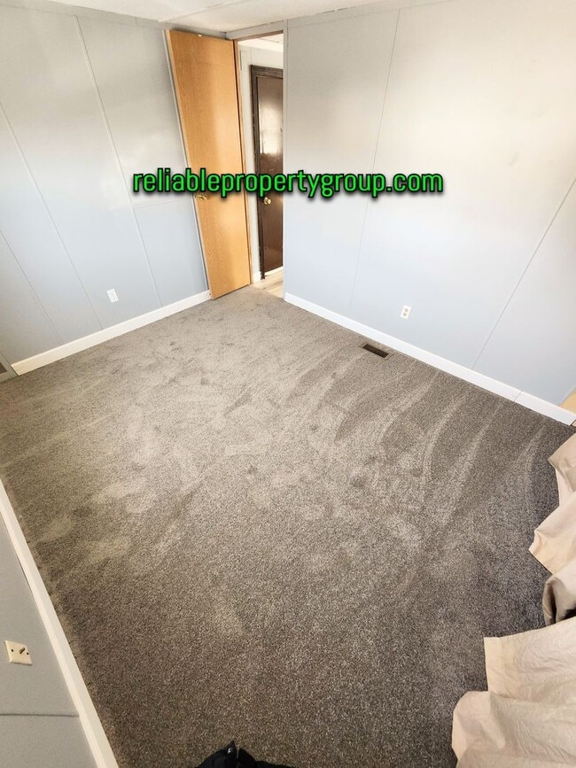 Building Photo - New Listing in Fort Wayne