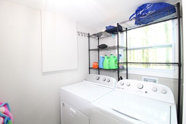 Building Photo - 3367 Oak Dr SW