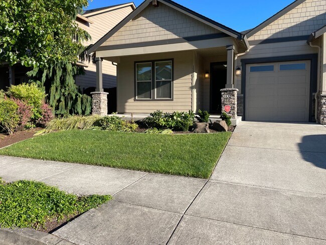 Building Photo - Beautiful Home with lots of upgrades