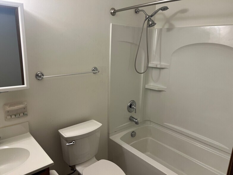 Bath - 41056 Butternut Park Ct