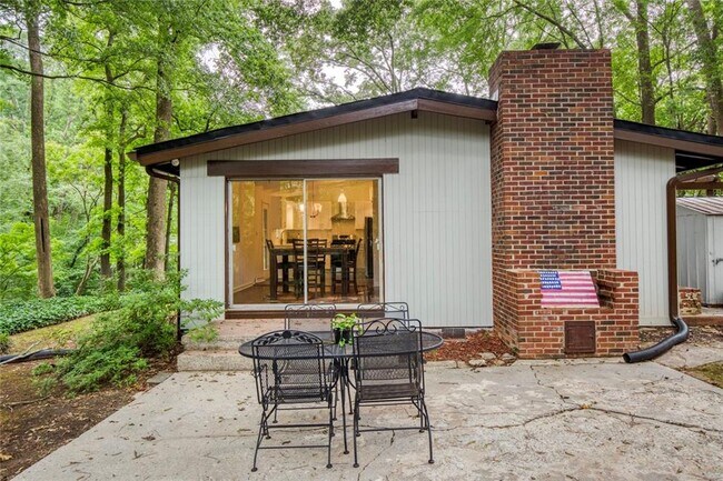 Building Photo - 2700 Brook Park Way