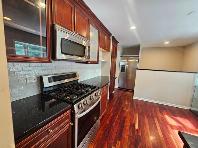 Building Photo - 1038 Cambridge Dr