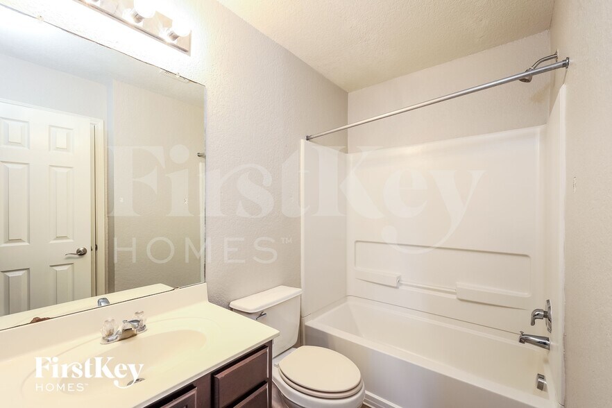 Building Photo - 639 Sanderling