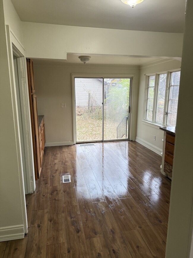 Building Photo - 2414 Mallery St