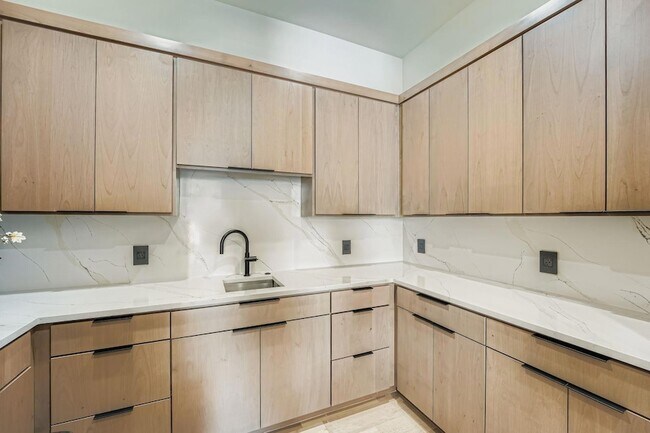 Building Photo - 6412 Lantern View Dr