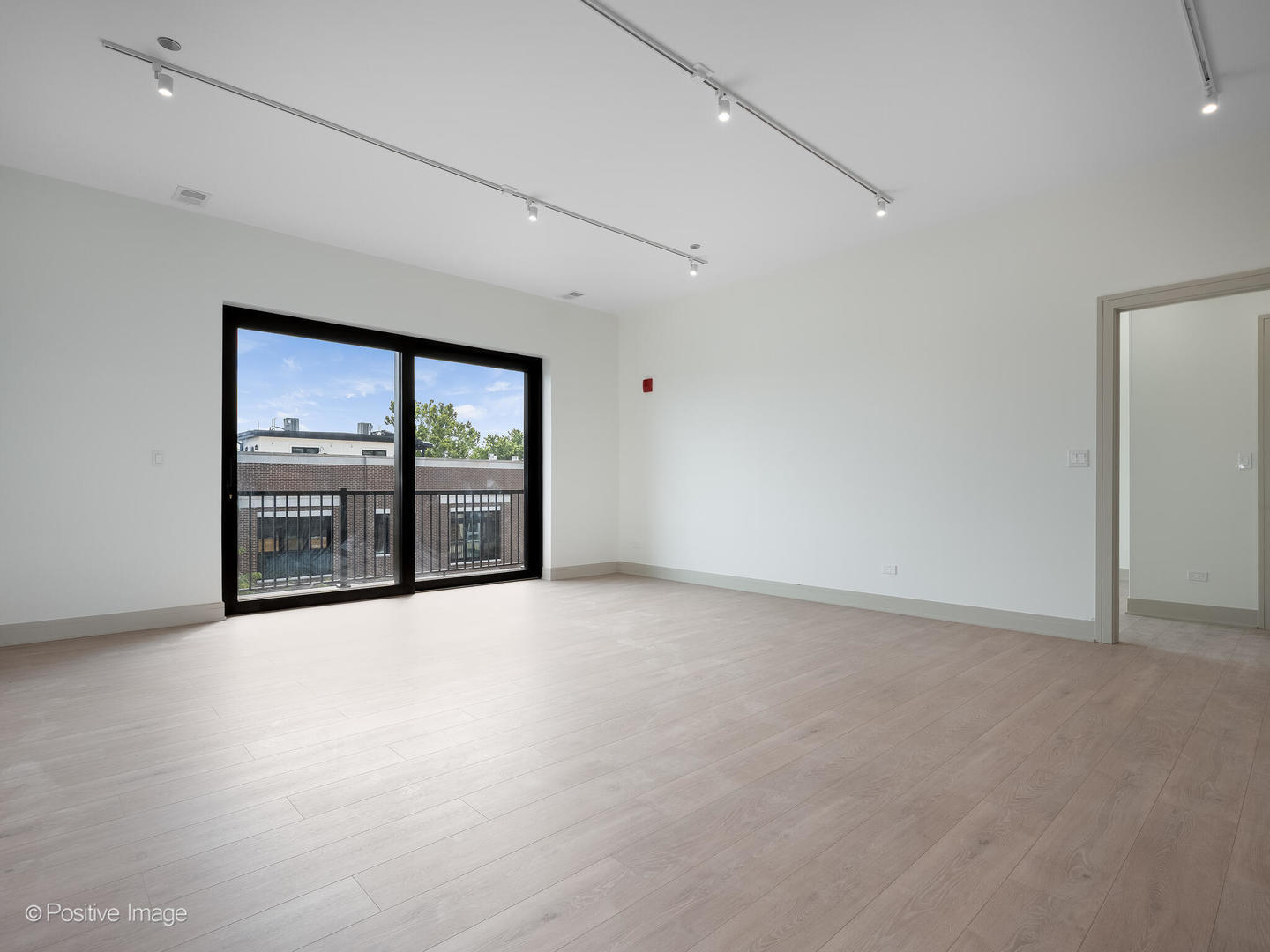 Building Photo - 3202 N Racine Ave