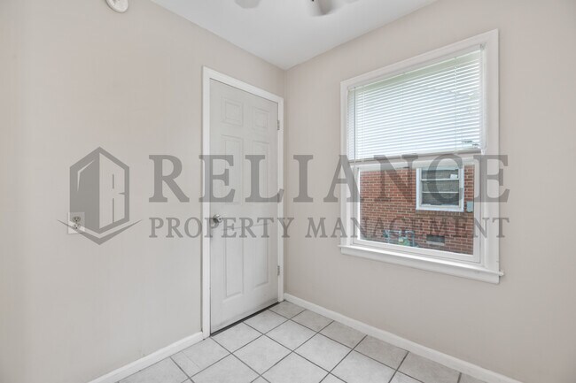 Building Photo - 726 S Apache Dr