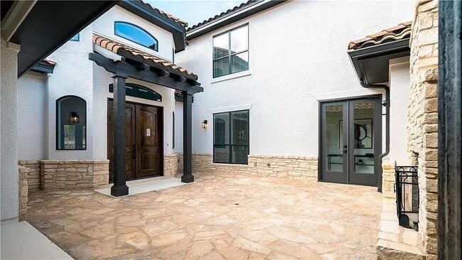 Building Photo - 15101 Barrie Dr