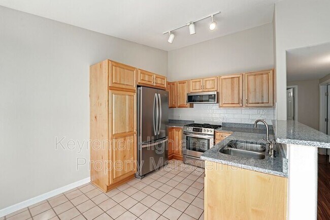 Building Photo - 8381 Pebble Creek Way