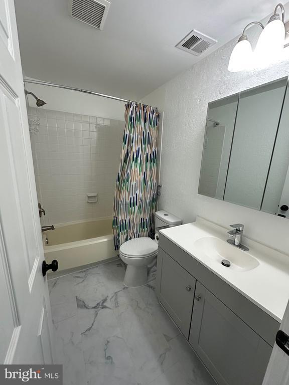 Building Photo - 367 Bridle Crest Square NE