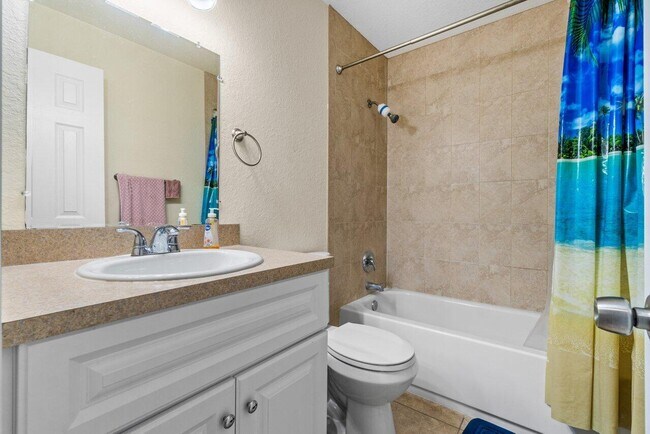 Building Photo - 608 Lakeview Dr E
