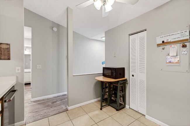 Building Photo - 460 Hardwood Pl