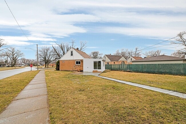 Building Photo - 6831 79th Ave