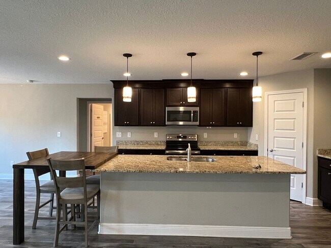 Building Photo - Executive Living