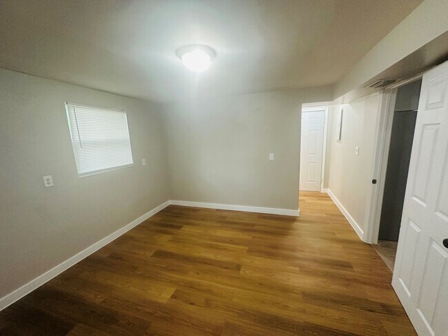 Building Photo - 2558 Spirea St