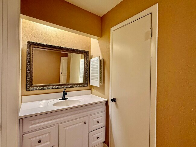 Building Photo - 9610 Crail Dr