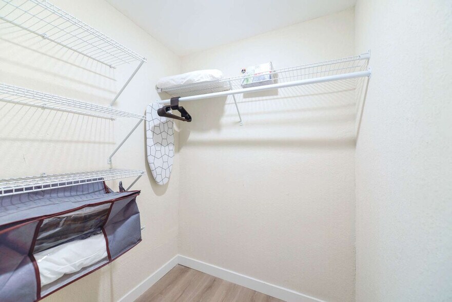 Building Photo - 700 SW 11th Ave