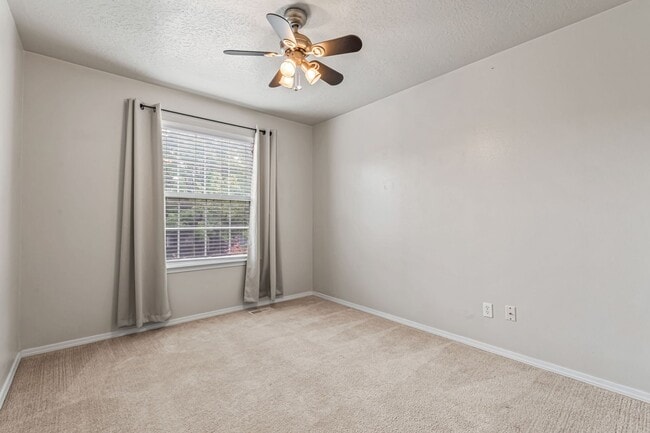 Building Photo - Prime SE Boise 3bd/2.5ba Home!