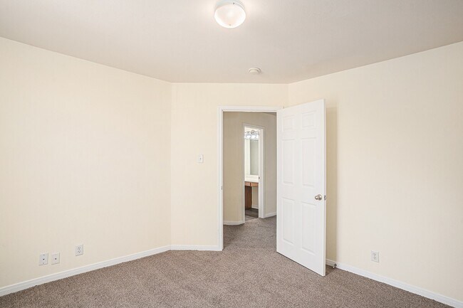 Building Photo - 200 Frontier Cove