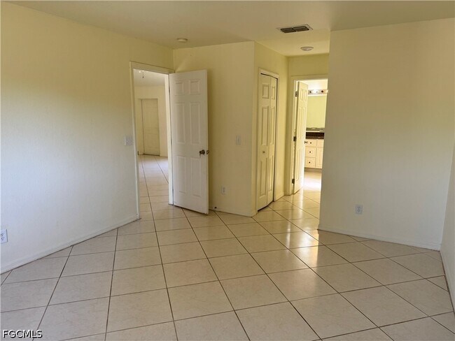 Building Photo - 934 Garnet Ave