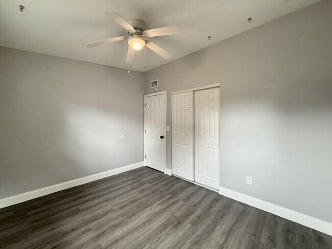 Building Photo - 1375 Tuscola St
