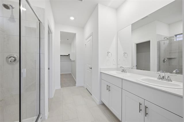 Building Photo - 701 Leavenworth Dr