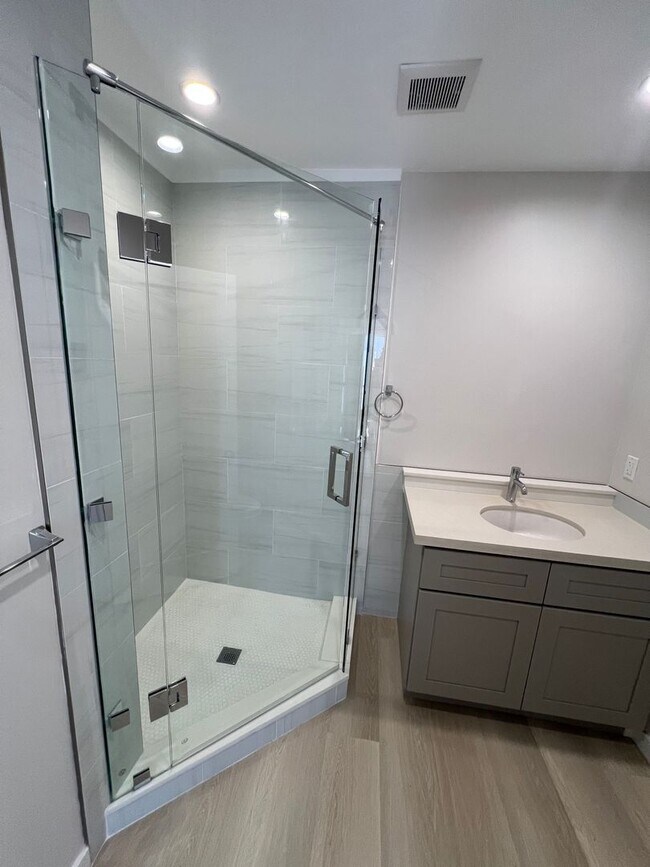 Building Photo - 51st Street Apartments Triplex