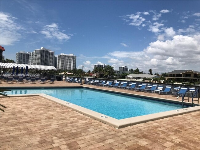 Building Photo - 2017 S Ocean Dr