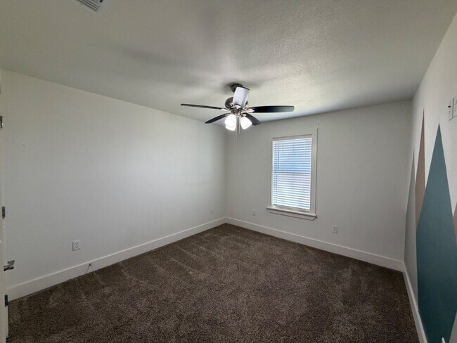 Building Photo - 405 Ranger St