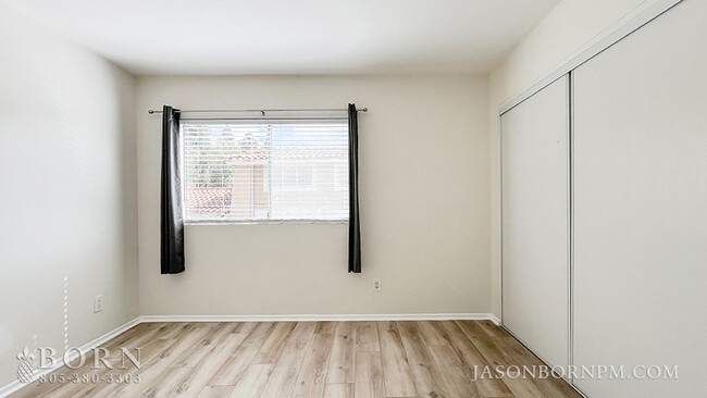 Building Photo - 1824 E Avenida De Las Flores