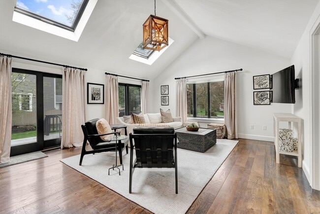 Building Photo - 167 Summer St