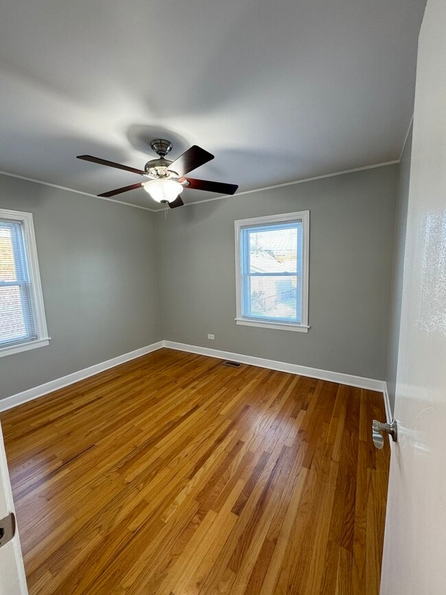 Building Photo - 5623 S Nagle Ave