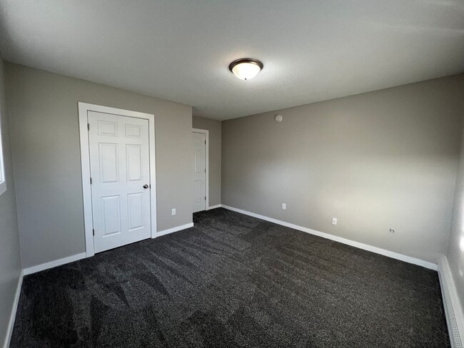 Building Photo - Recently Renovated 1-bed, 1-bath Apartment with Garage