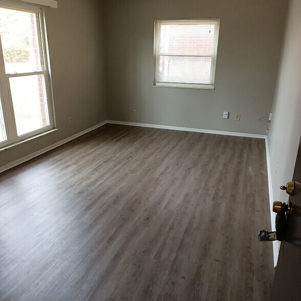 Building Photo - 10366 Parkman Dr