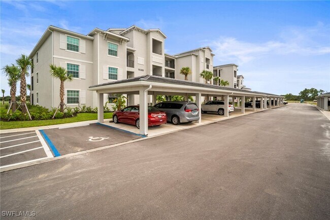 Building Photo - 15285 Grn Acrs Ave