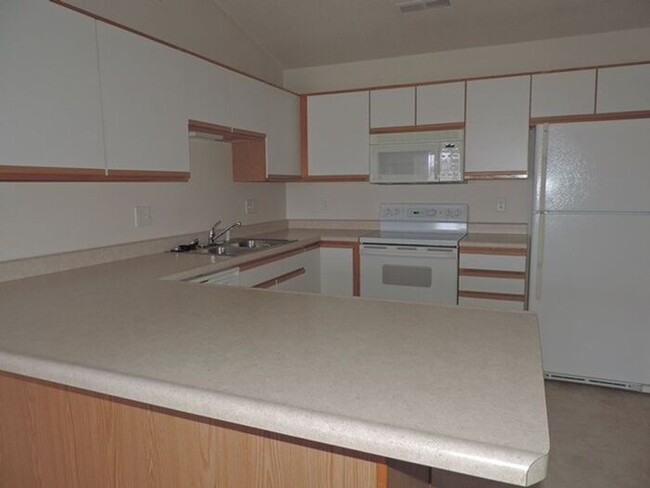 Building Photo - $1,325 | 2 Bedroom, 2 Bathroom Condo | No ...