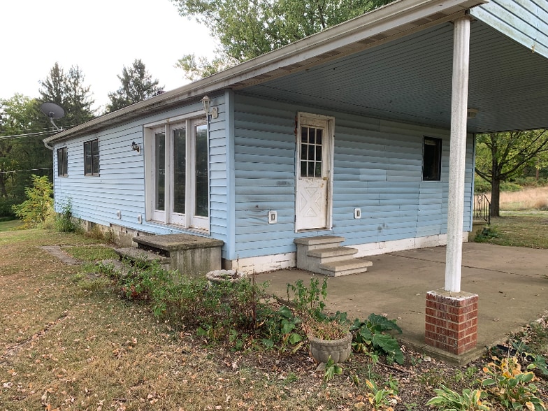 Building Photo - 116 Spring Rd