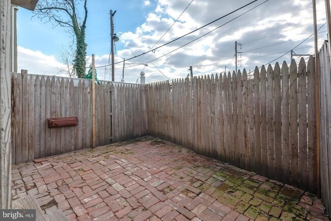 Building Photo - 2522 Kimball St