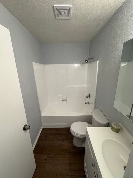 Building Photo - 15338 Gundry Ave