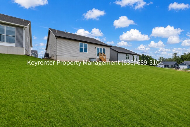 Building Photo - Spacious 3BR Home with Open Floor Plan, Walk-In Closet & Patio