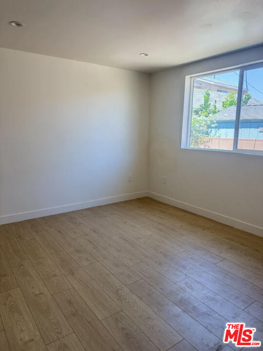 Building Photo - 1243 W 41st Pl