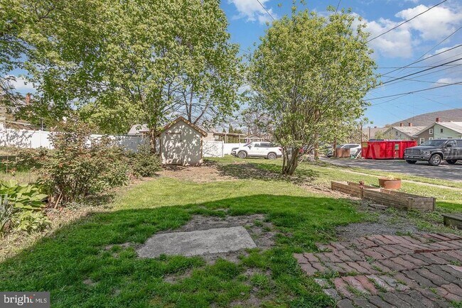 Primary Photo - 422 Mulberry St