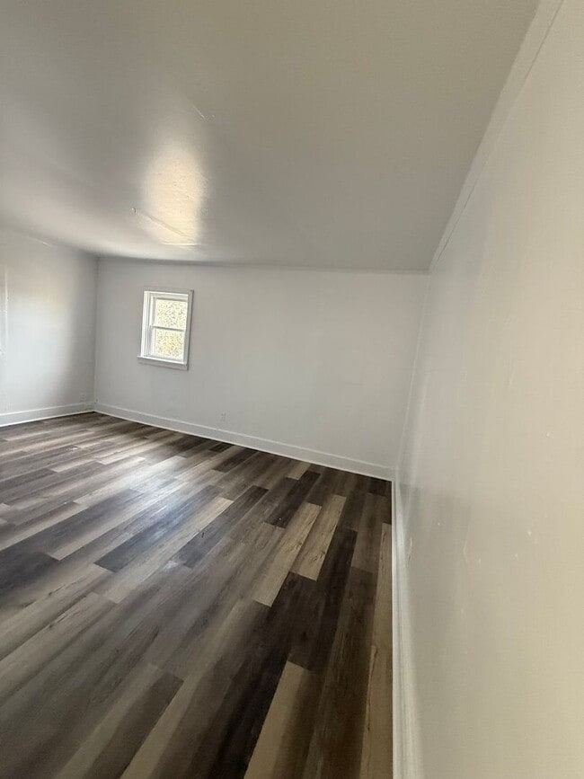 Building Photo - 124 S Chillicothe St