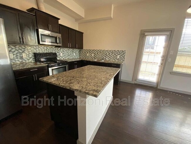 Building Photo - 3629 Valley Vista Dr