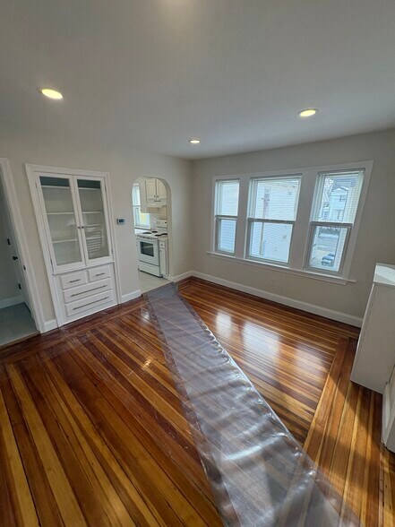 Building Photo - 7 Smith St