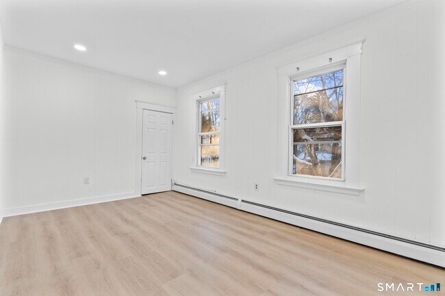 Building Photo - 141 Augur St